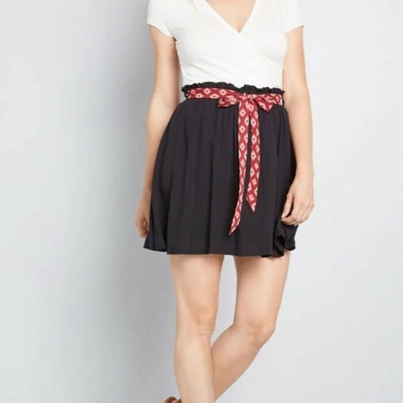 ModCloth Dresses & Skirts - ModCloth Added Enjoyment Sash Pull On Mini Skirt M